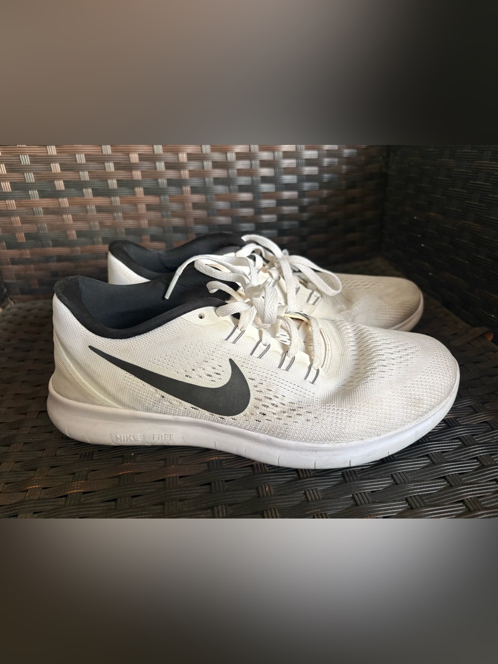 Nike Free RN White/Black Lace-Up Low Top Running Sneakers 9.5 Womens